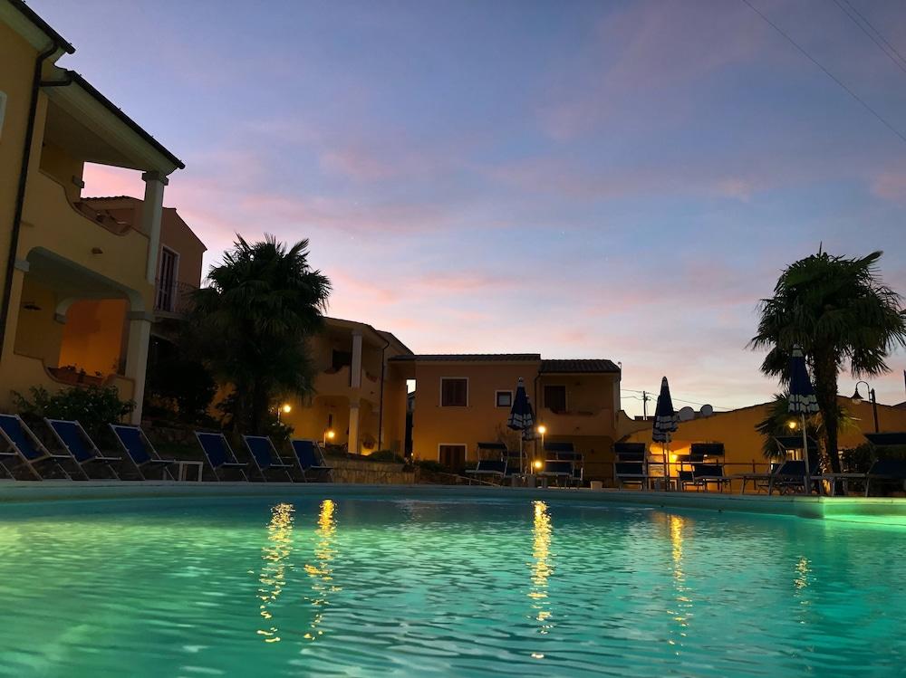 Residence Corte Dei Venti Budoni Exterior photo